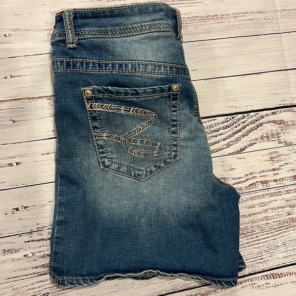 7 for All Mankind Jean Shorts - Picture 6 of 6